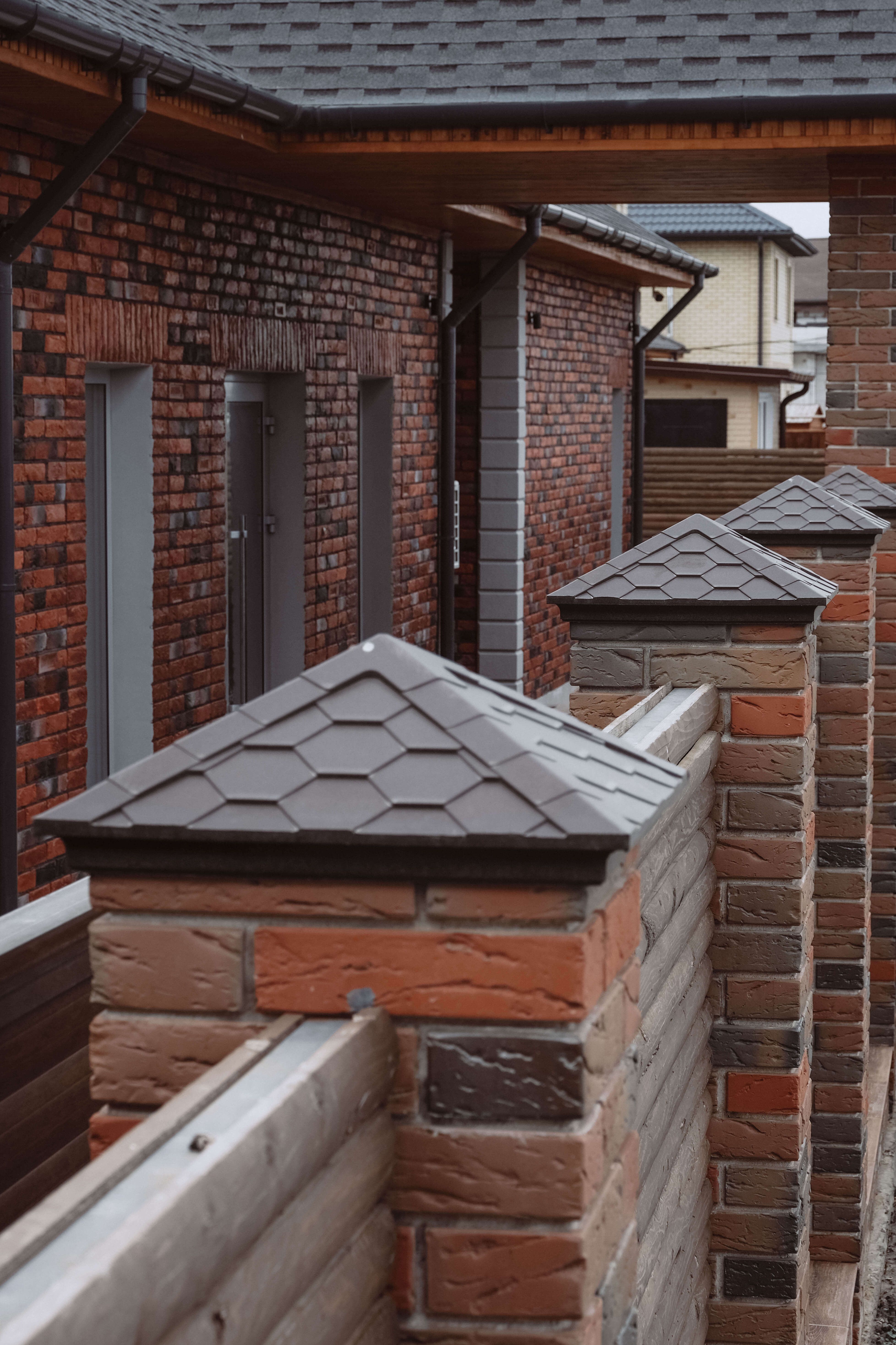 Колпак Zking Эверест Коричневый на столб 1.5х1.5 кирпича (390х390мм) в Всеволожске фото